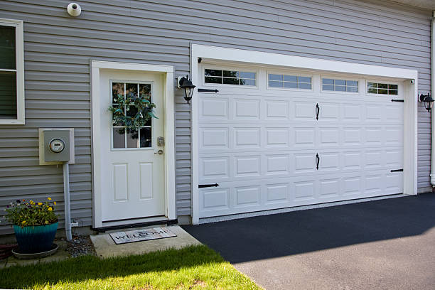 24/7 Emergency Garage Door Panel Replacement experts in East Bethel, MN